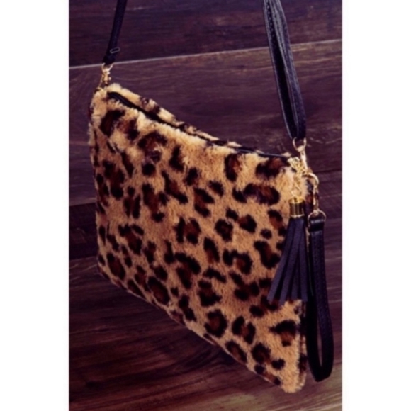 Soft faux fur Leopard Print bag - Picture 2 of 6
